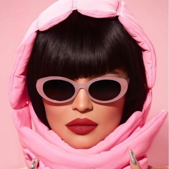 ROBERI & FRAUD PINK BETTY SUNGLASSES IN PINK FROST